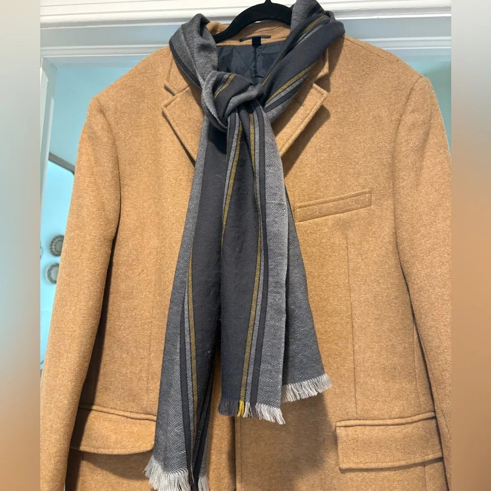Set/2 Scarves, Banana Republic and Express